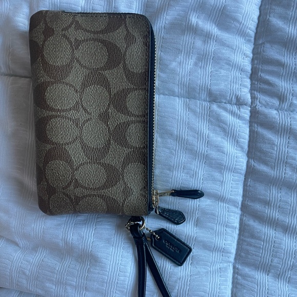 Wristlet coach bag, new conditions. - Picture 3 of 5